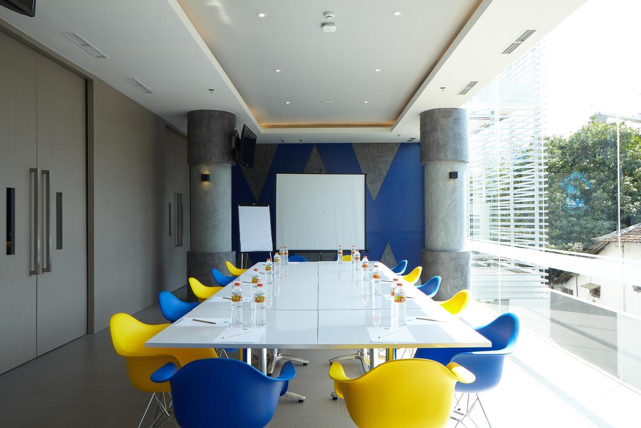 Ibis Budget Cirebon Exterior photo