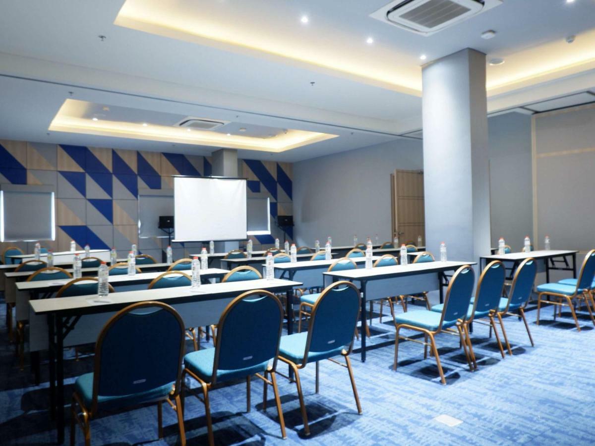 Ibis Budget Cirebon Exterior photo