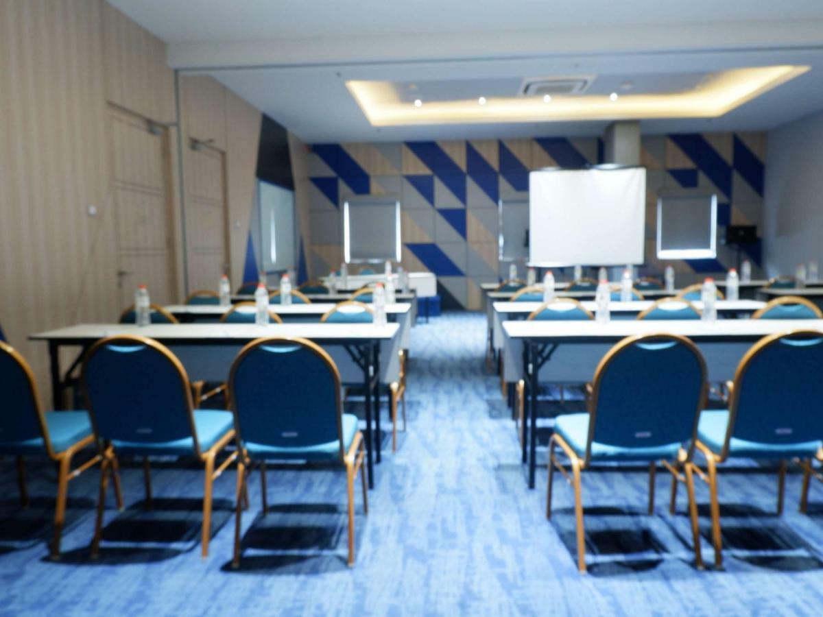 Ibis Budget Cirebon Exterior photo