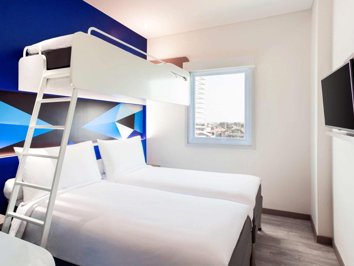 Ibis Budget Cirebon Exterior photo
